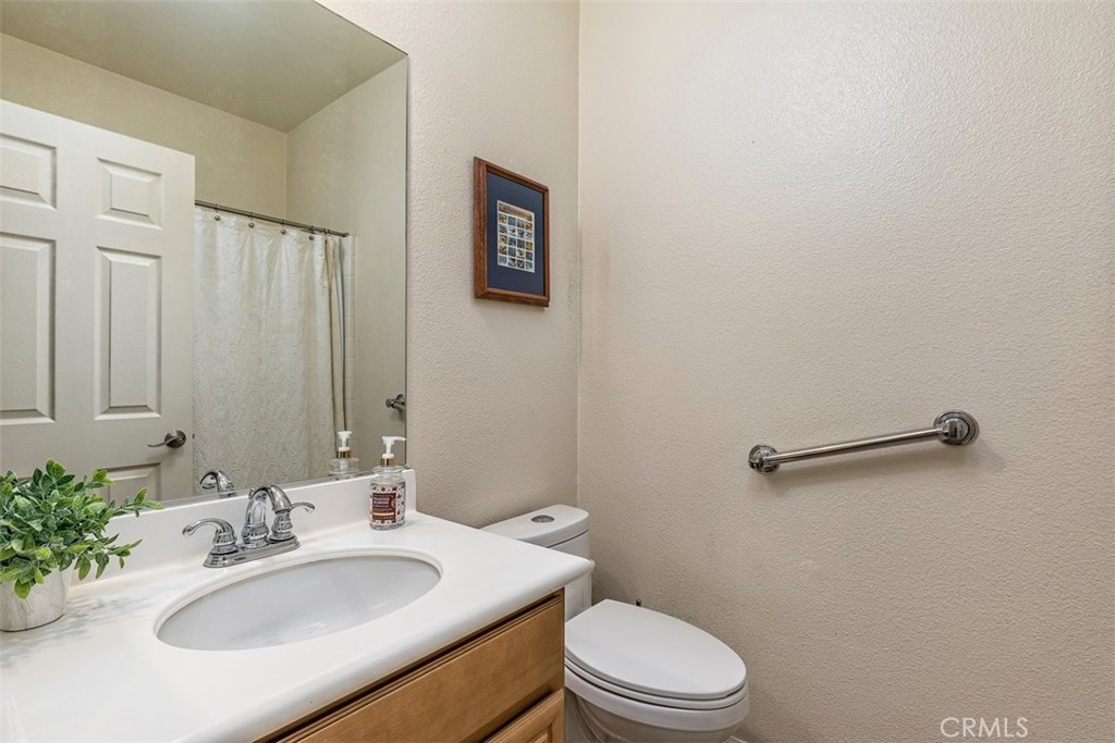 43922 Country Ridge Court Temecula, CA 92592 - Photo 31 of 61 Guest Bedroom En Suite Bath