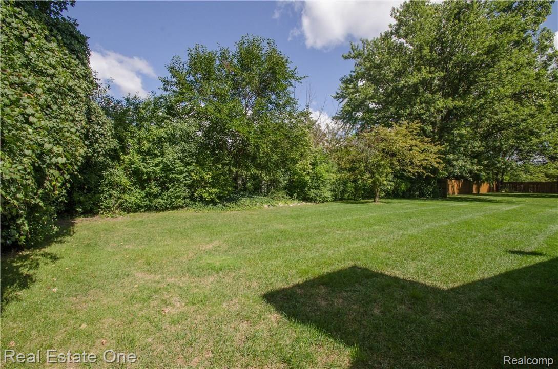 36214 Congress Road Farmington, MI 48335 - Photo 19 of 23 _bew5759.jpg
