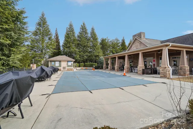 a view of a house with entertaining space