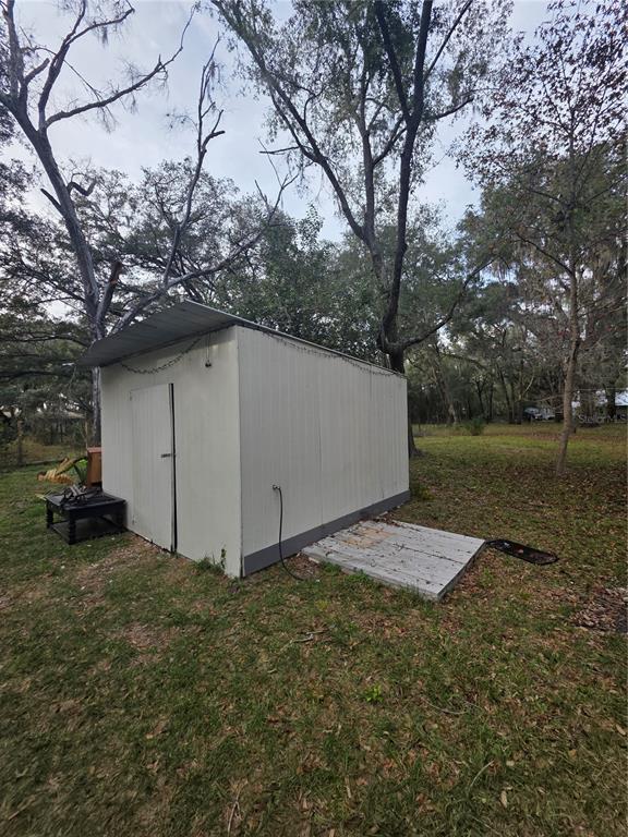 205 Little Star Road Hawthorne, FL 32640 - Photo 5 of 11 a backyard of a house with lots of green space