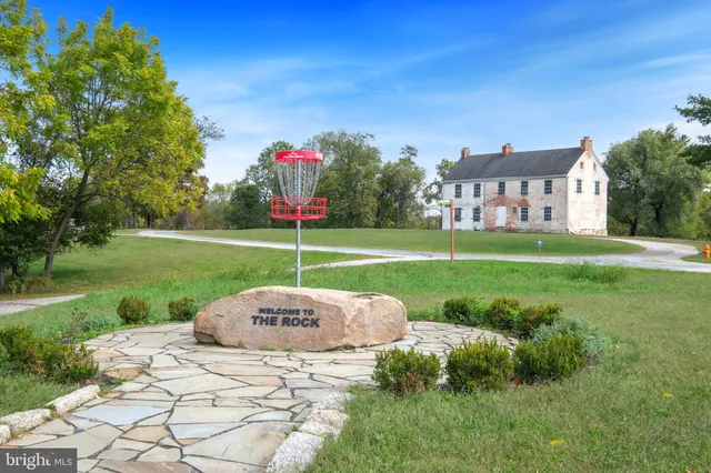 a view of a tennis court