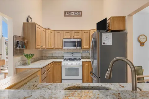 $795,000 | 39 Almy Knoll Terrace, Portsmouth, RI 02871