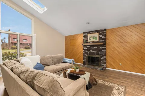 $795,000 | 39 Almy Knoll Terrace, Portsmouth, RI 02871