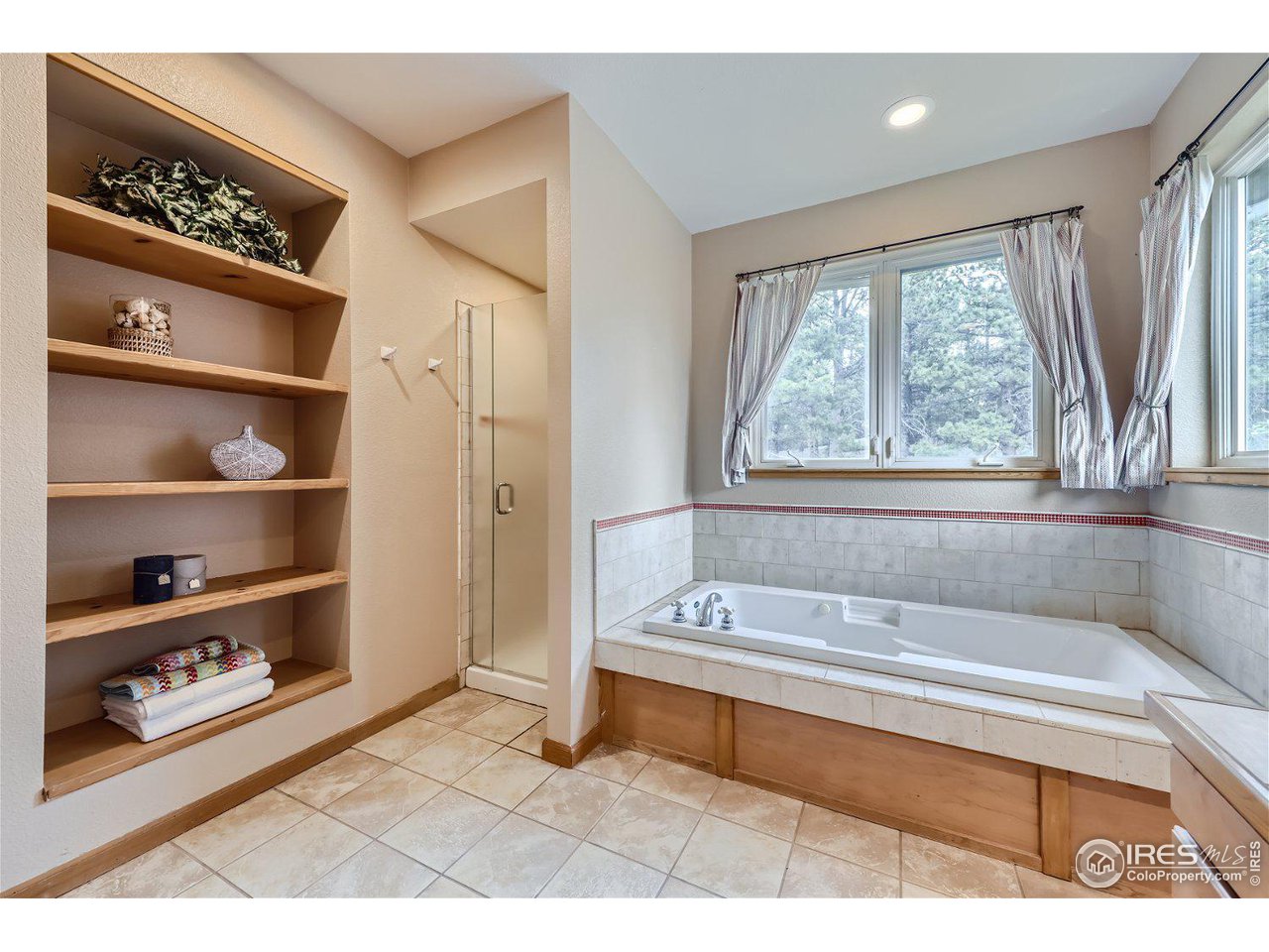 641 Ranch Road Ward, CO 80481 - Photo 15 of 40 a spacious bathroom with a tub and a large window