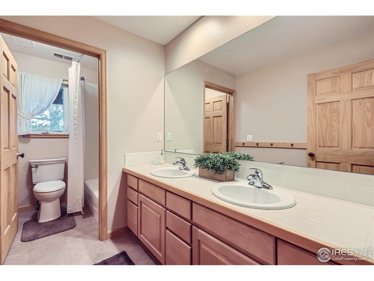 641 Ranch Road Ward, CO 80481 - Photo 22 of 40 a bathroom with a sink and a mirror