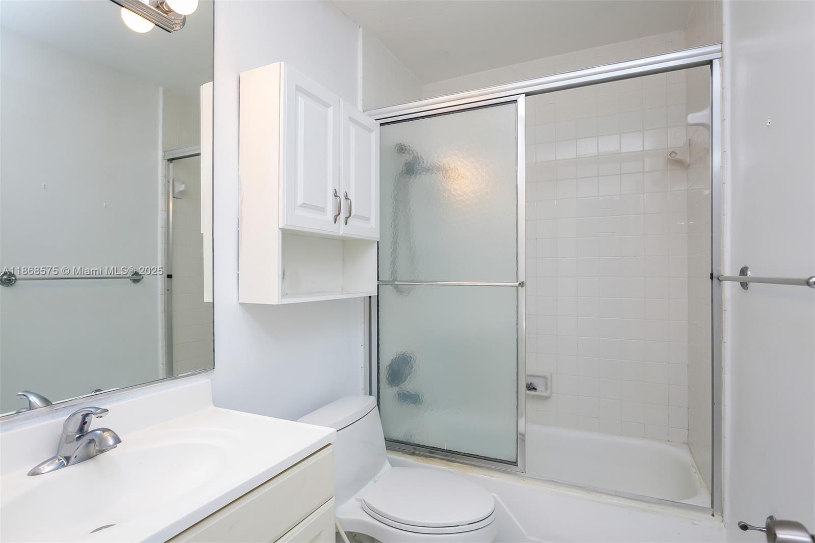 8650 Southwest 67th Avenue, Unit 1021 Pinecrest, FL 33156 - Photo 11 of 26 2nd bathroom
