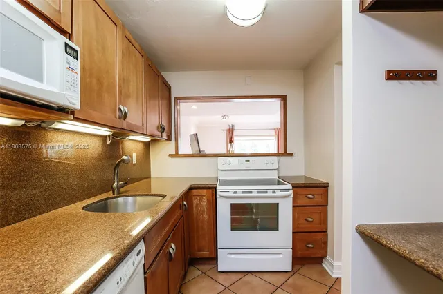 $3,000 | 8650 Southwest 67th Avenue, Unit 1021, Pinecrest, FL 33156