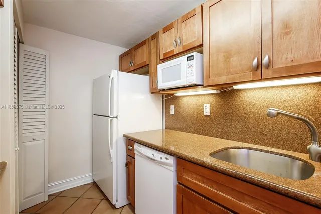 $3,000 | 8650 Southwest 67th Avenue, Unit 1021, Pinecrest, FL 33156