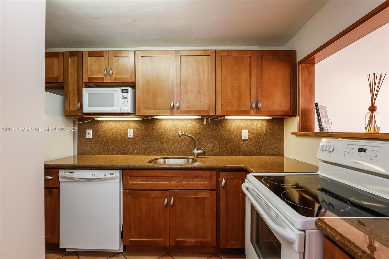 8650 Southwest 67th Avenue, Unit 1021 Pinecrest, FL 33156 - Photo 7 of 26