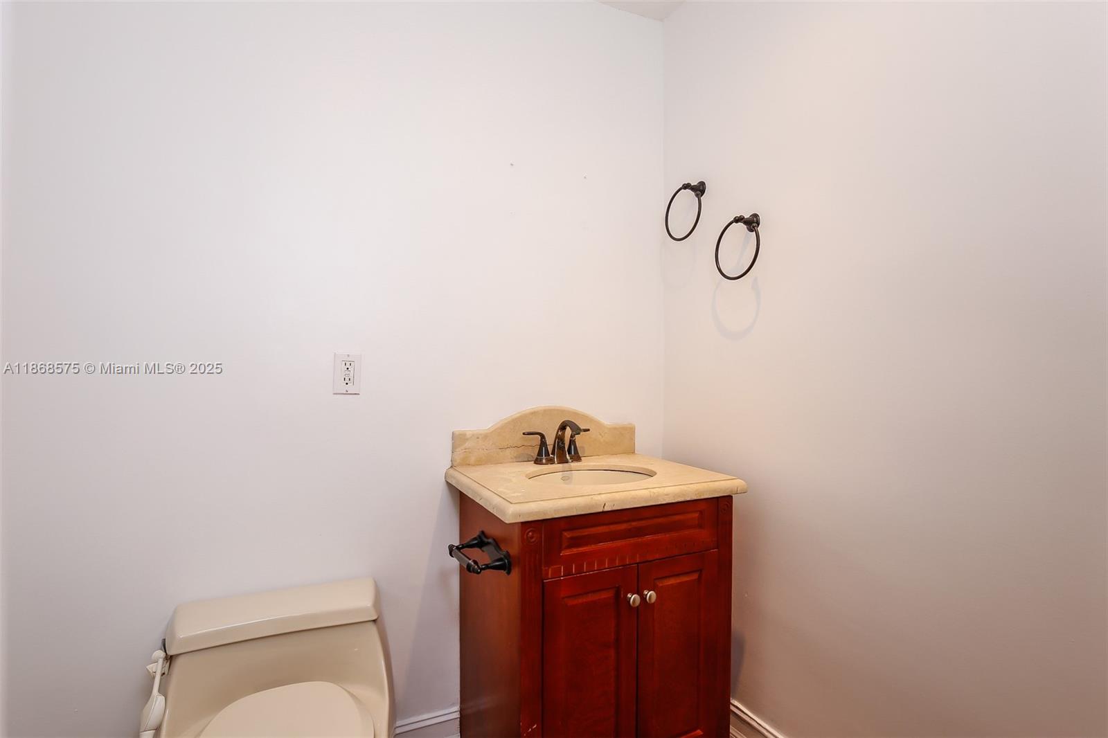 8650 Southwest 67th Avenue, Unit 1021 Pinecrest, FL 33156 - Photo 9 of 26 Guest Bathroom