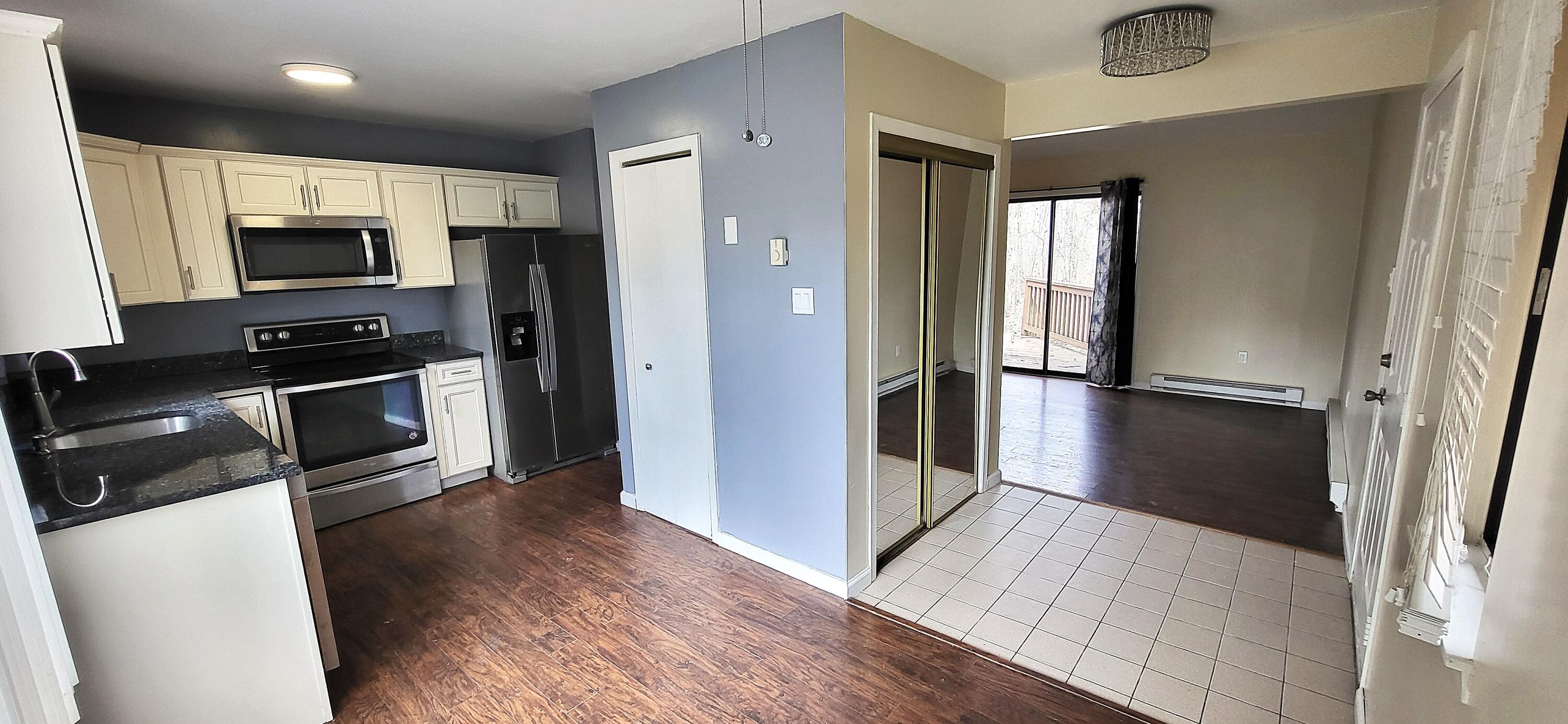 264 Bristol Way Bushkill, PA 18324 - Photo 2 of 24 a view of a kitchen with electric appliances