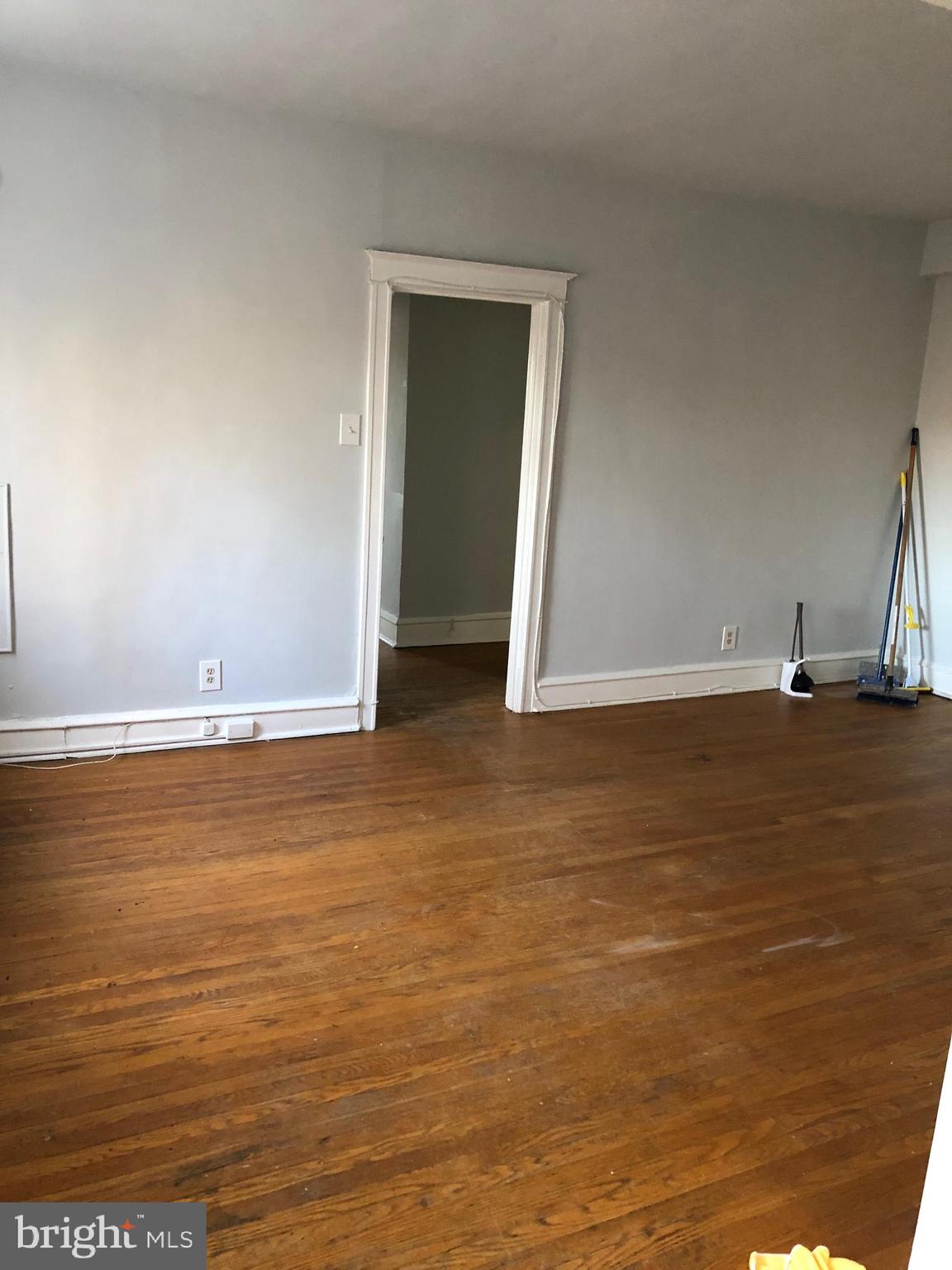 320 Rochelle Avenue, Unit 36 Philadelphia, PA 19128 - Photo 4 of 7 Living room