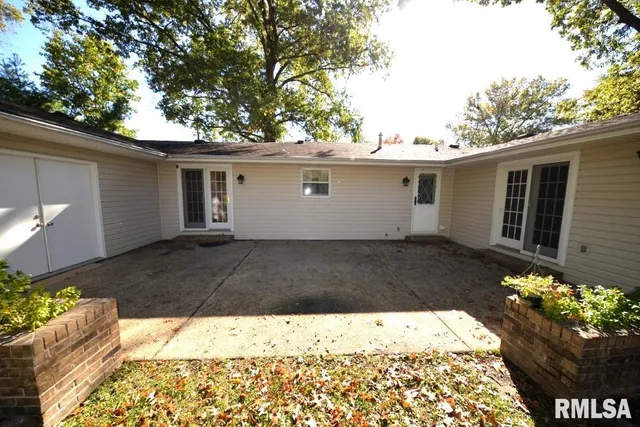 $225,000 | 1021 Fairfield Road, Mount Vernon, IL 62864