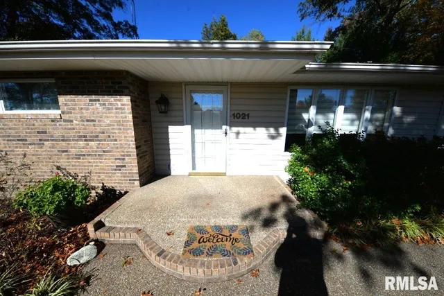 $225,000 | 1021 Fairfield Road, Mount Vernon, IL 62864