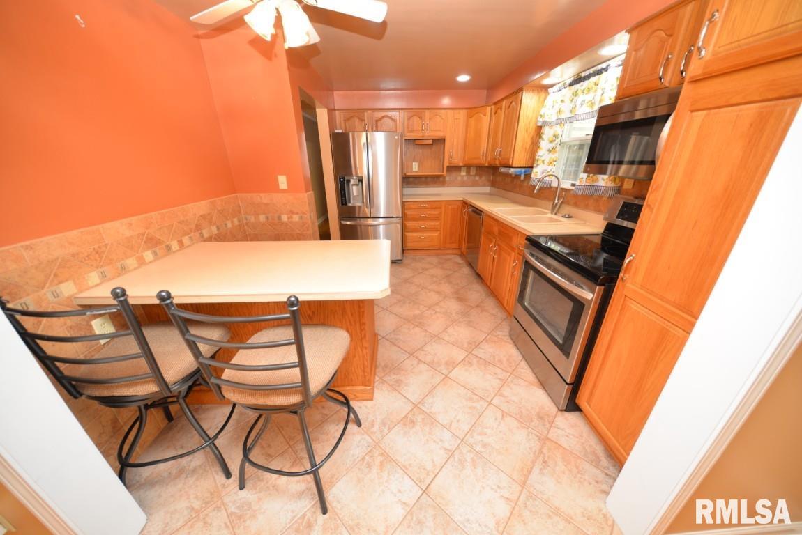 1021 Fairfield Road Mount Vernon, IL 62864 - Photo 21 of 65