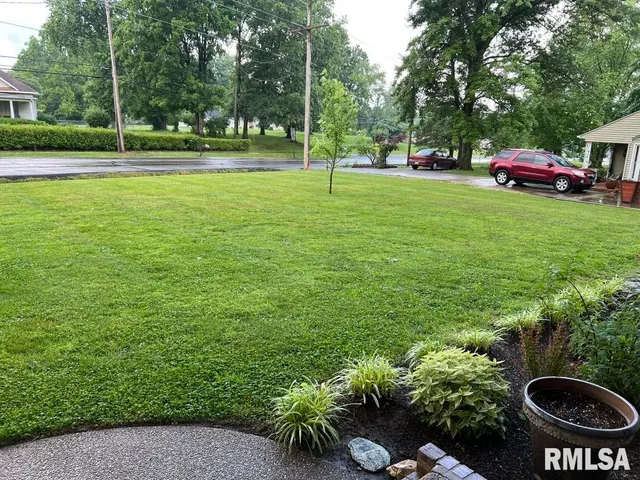 $225,000 | 1021 Fairfield Road, Mount Vernon, IL 62864