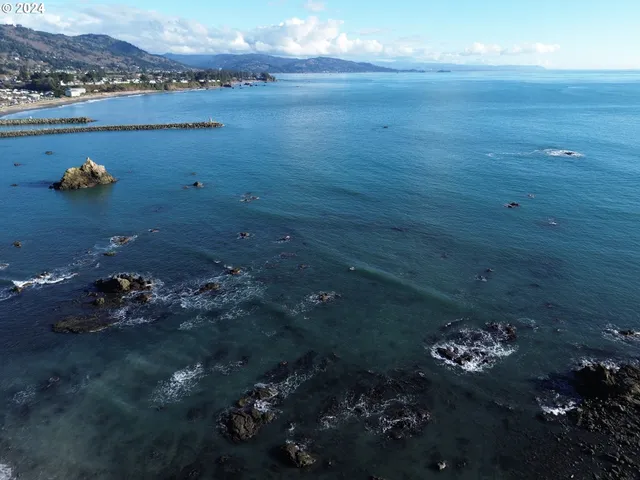 $775,000 | 438 Buena Vista Loop, Brookings, OR 97415