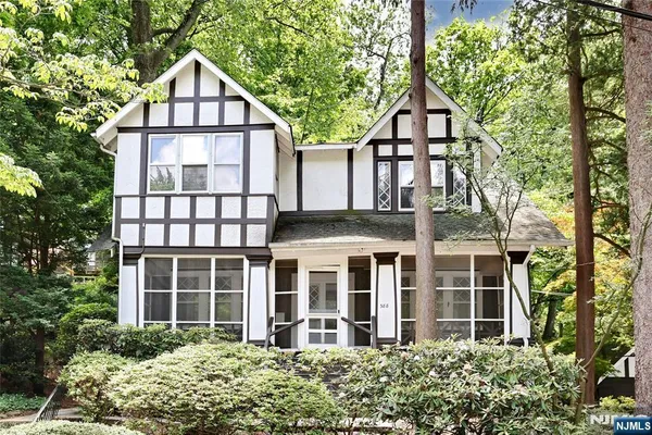 $750,000 | 388 Allaire Avenue, Leonia, NJ 07605