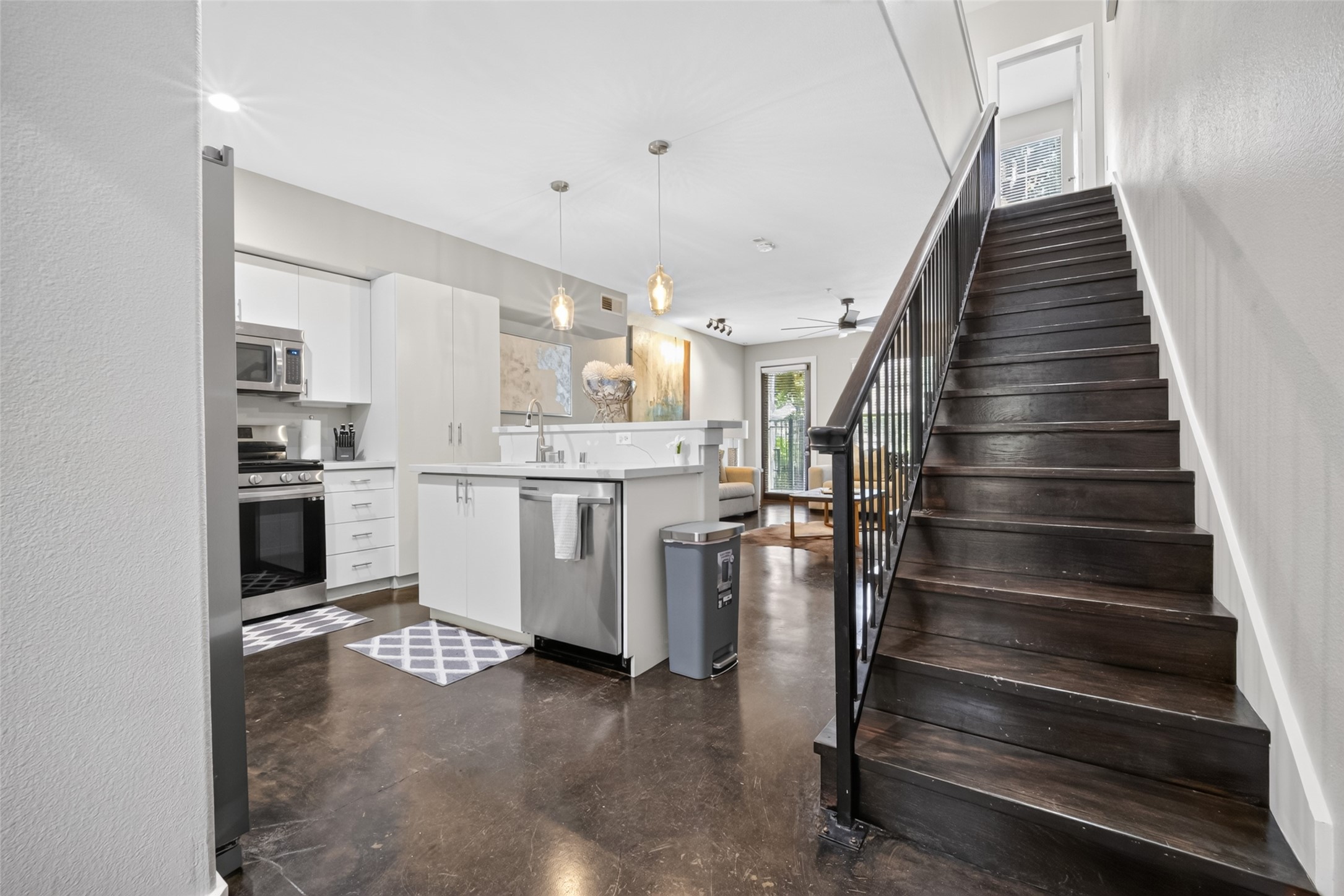 2216 Chenevert Street, Unit 7 Houston, TX 77003 - Photo 7 of 19