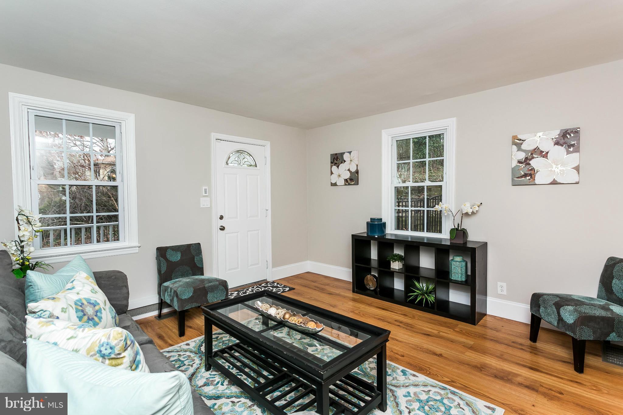 15 Beacon Hill Road Baltimore, MD 21207 - Photo 5 of 30 Living Room