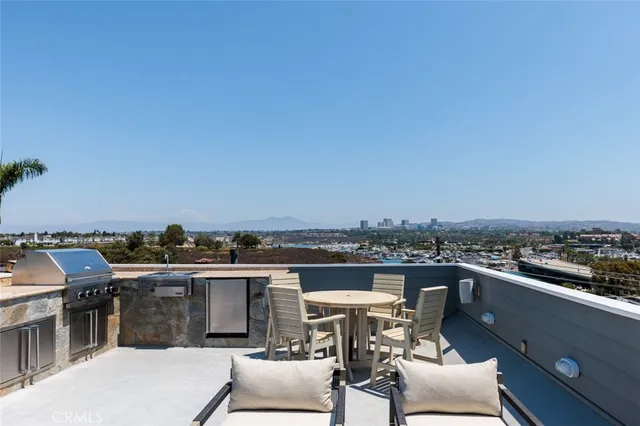 $9,200,000 | 125 Kings Place, Newport Beach, CA 92663