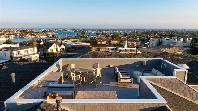$9,200,000 | 125 Kings Place, Newport Beach, CA 92663