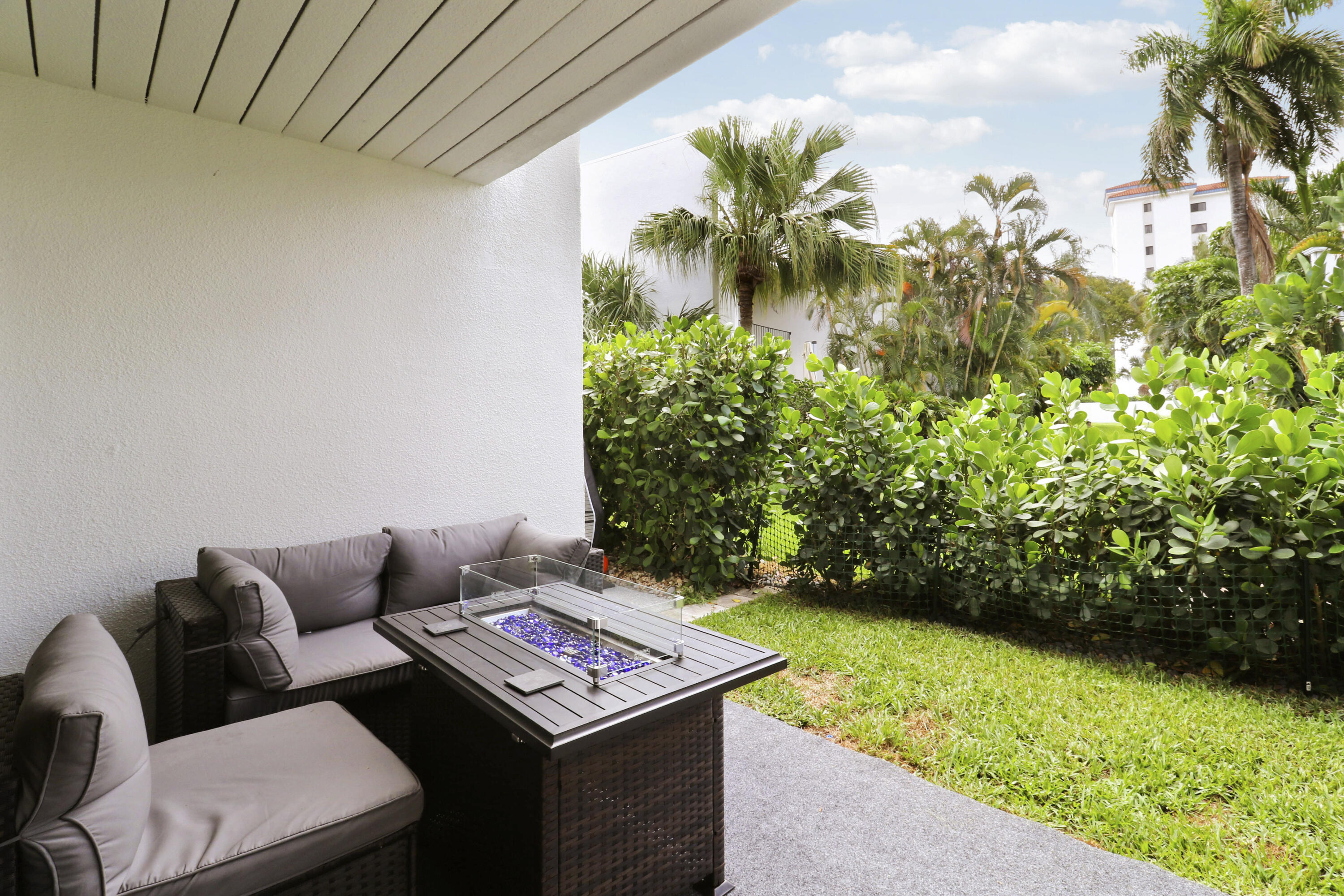 384 Golfview Road, Unit D North Palm Beach, FL 33408 - Photo 31 of 52 Ground Floor Patio