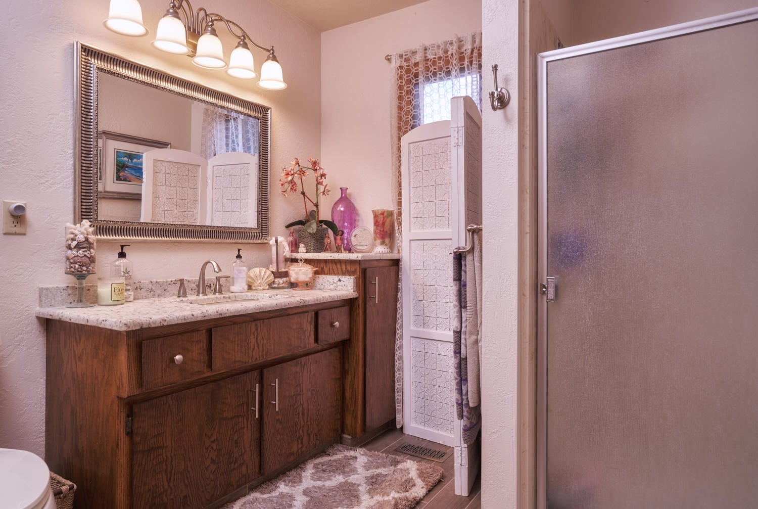 150 Nick Young Road Eagle Point, OR 97524 - Photo 28 of 41 Guest bath.