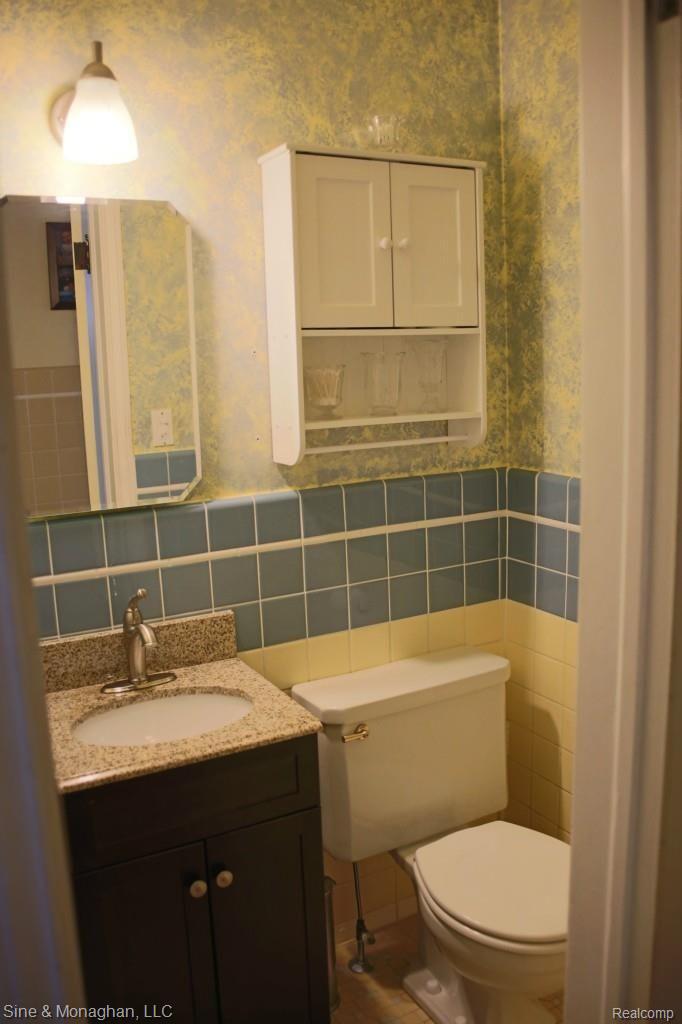 418 Moran Road Grosse Pointe, MI 48236 - Photo 24 of 34 img_1999.jpg