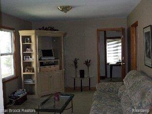 1835 Manse Road Waterford, MI 48328 - Photo 11 of 12 Living