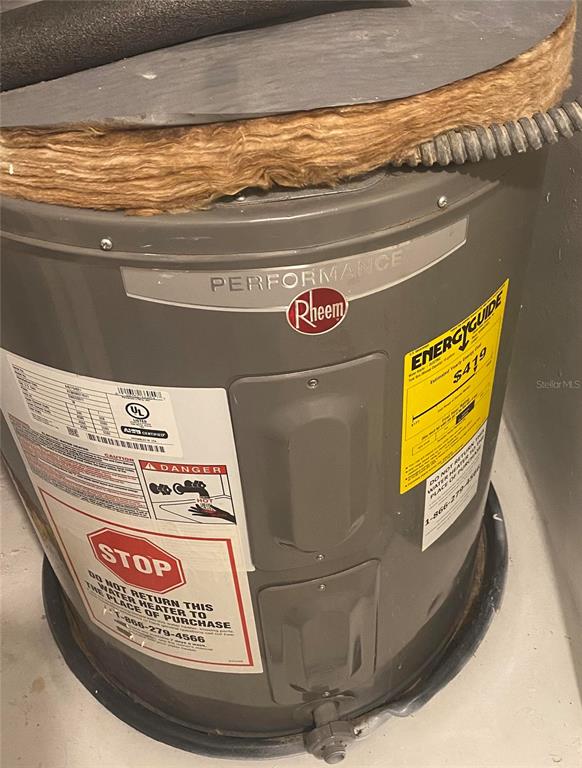 4400 Castlepalm Road Orlando, FL 32839 - Photo 38 of 38 a close up of a refrigerator