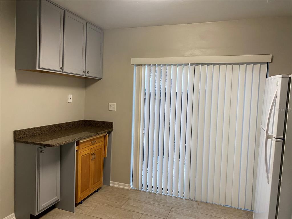 4400 Castlepalm Road Orlando, FL 32839 - Photo 7 of 38 a utility room with dryer and washer
