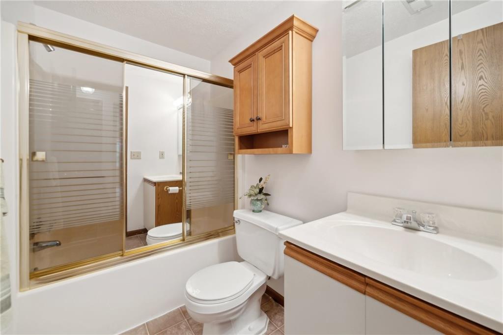 2850 Edgecliff Road, Unit 32 Lower Burrell, PA 15068 - Photo 21 of 27 Main Bath