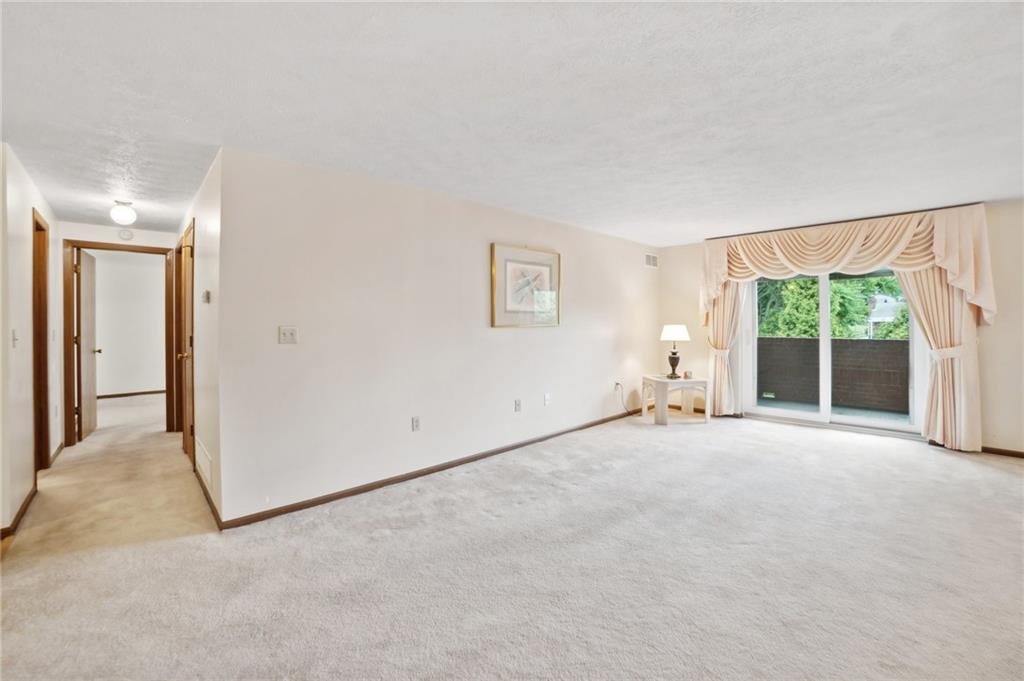 2850 Edgecliff Road, Unit 32 Lower Burrell, PA 15068 - Photo 8 of 27 Living Room