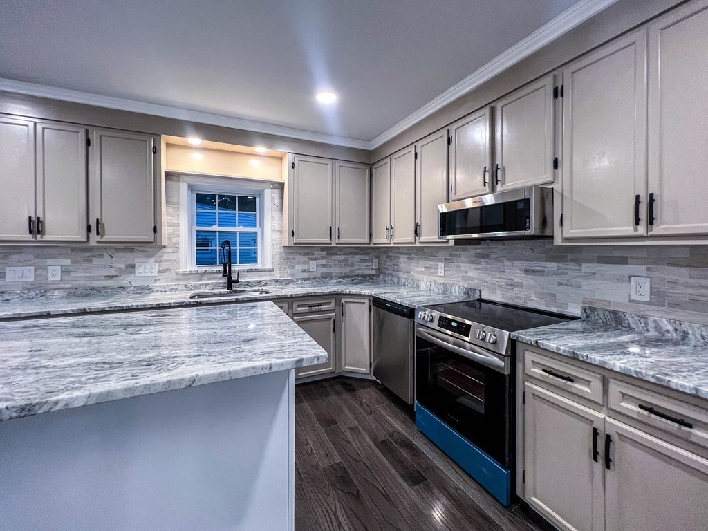 648 Rathbun Street Blackstone, MA 01504 - Photo 12 of 38 Gallery Image 12