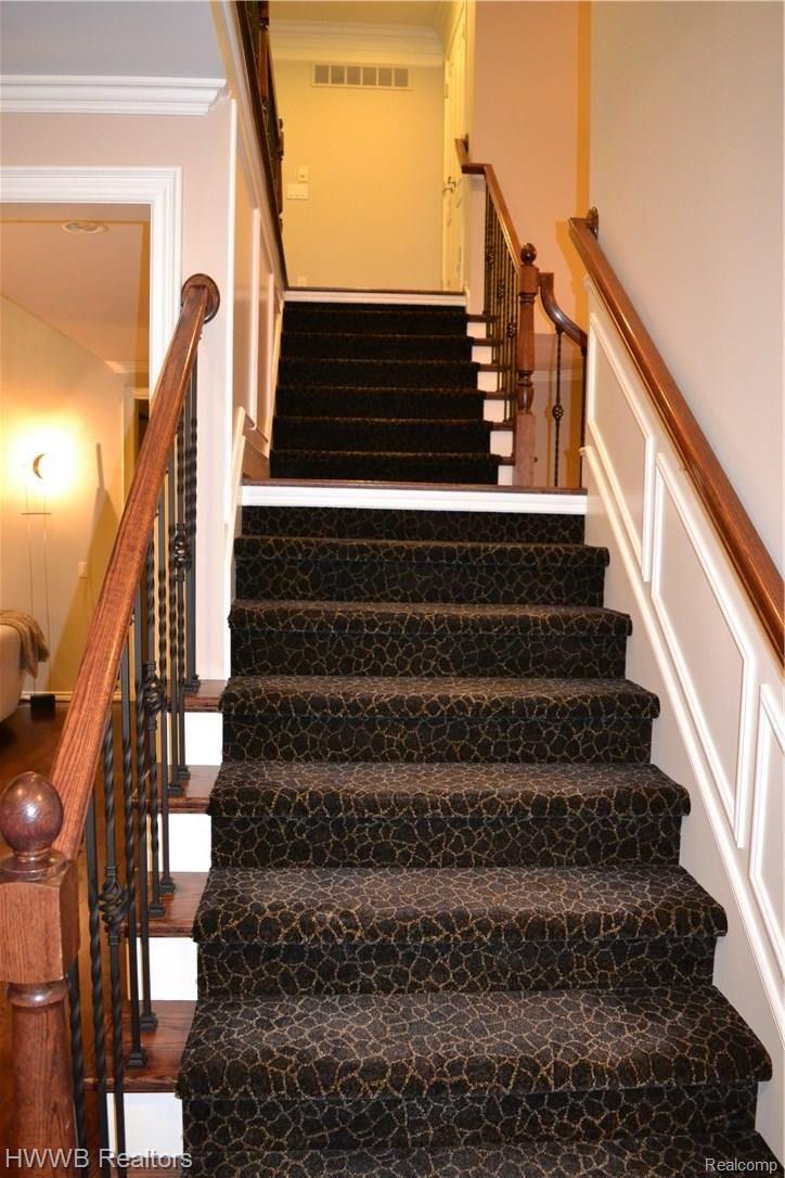 5590 Leeds Court Rochester, MI 48306 - Photo 49 of 73 Split Staircase