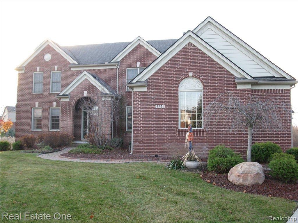 3721 Inverness Drive Rochester, MI 48306 - Photo 1 of 15 Front view