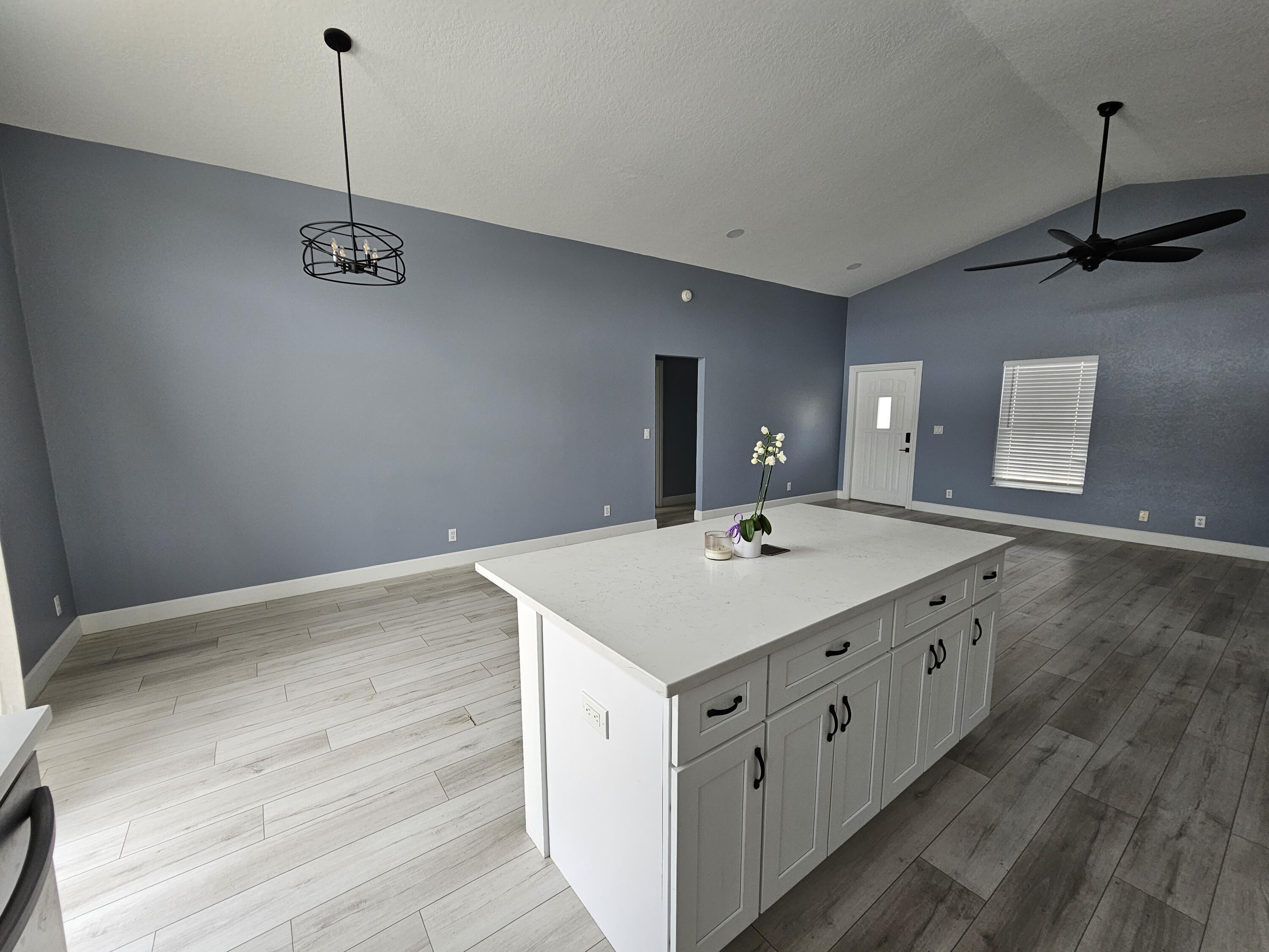 6131 Robinson Street Jupiter, FL 33458 - Photo 4 of 14 20240502040814774032000000-o