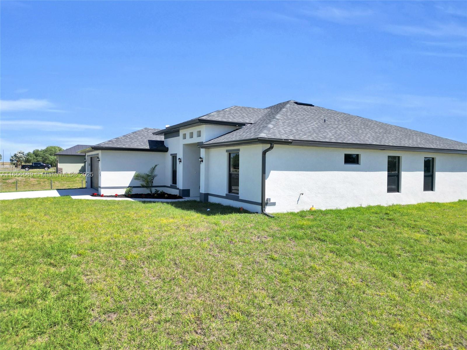 7789 16th Terrace LaBelle, FL 33935 - Photo 3 of 32