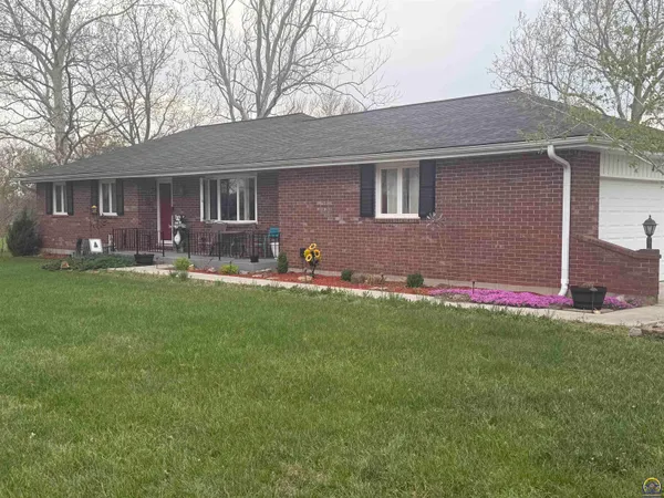 $299,900 | 4535 Southeast Pawnee Drive, Berryton, KS 66409
