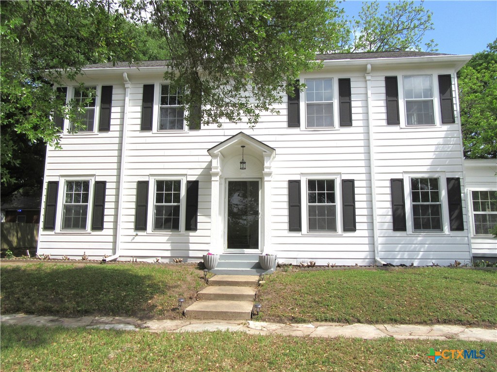 415 Easy Street Marlin, TX 76661 - Photo 2 of 45 a front view of a house with a yard