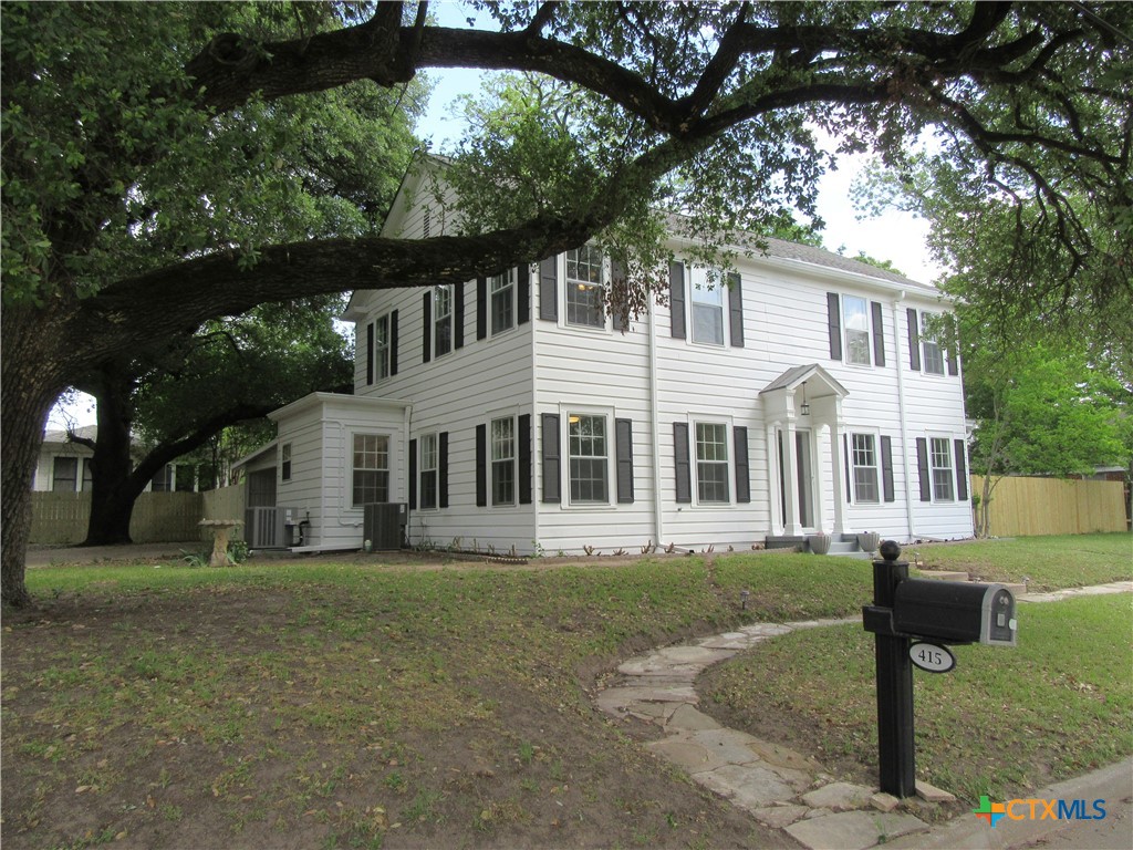 415 Easy Street Marlin, TX 76661 - Photo 3 of 45 a front view of a house with a yard