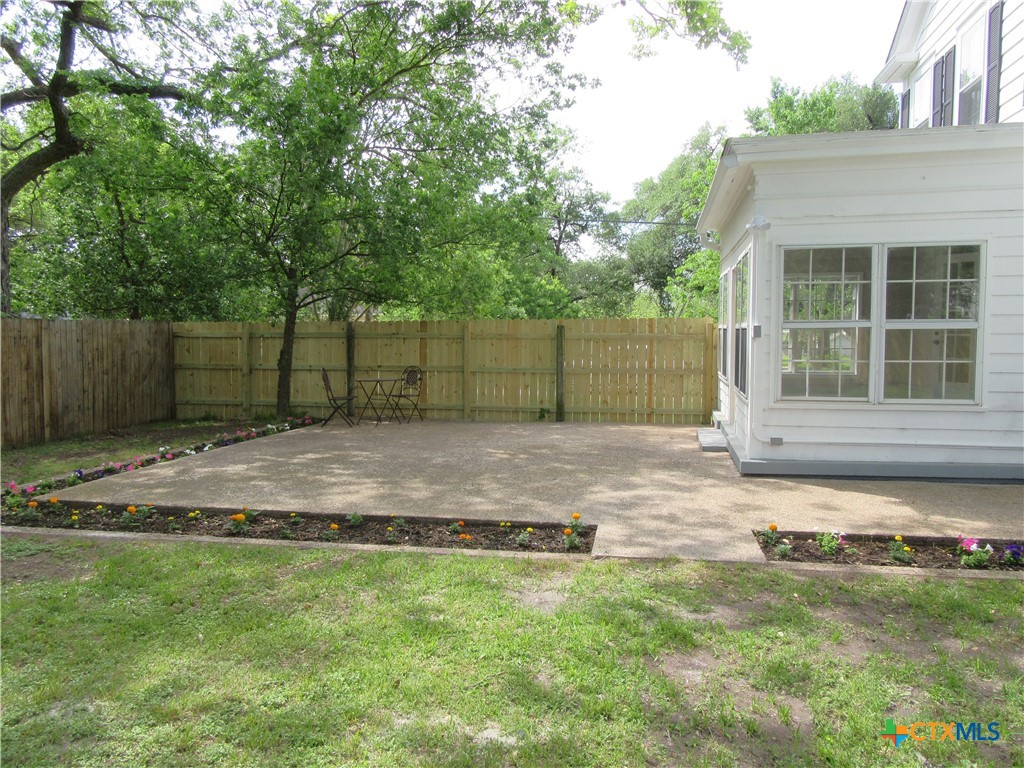 415 Easy Street Marlin, TX 76661 - Photo 38 of 45 a backyard of a house