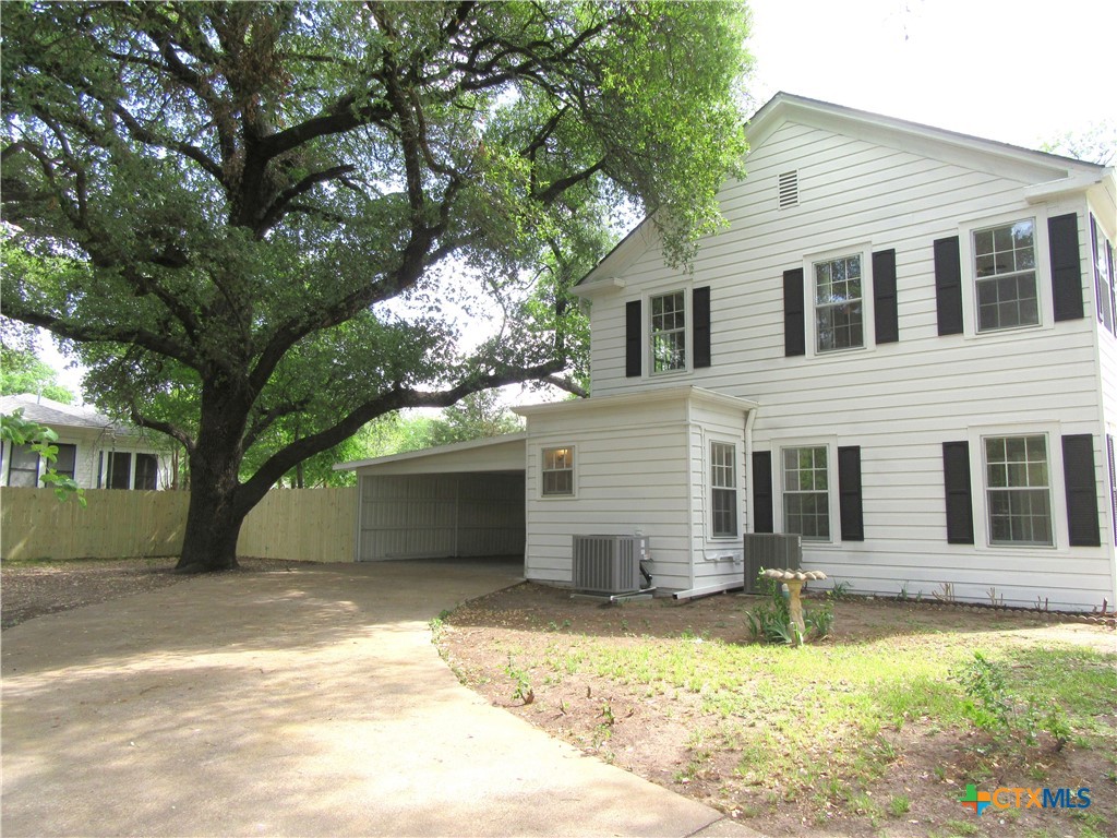 415 Easy Street Marlin, TX 76661 - Photo 4 of 45 a front view of a house with a yard and garage
