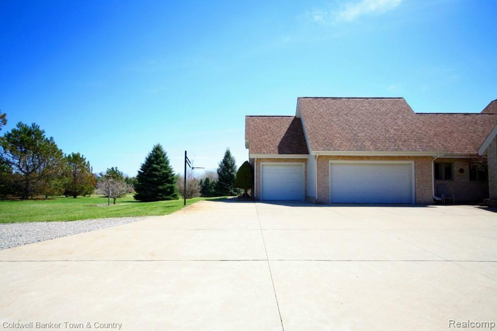 2025 Clyde Road Highland, MI 48357 - Photo 50 of 63 IMG_0565.jpg