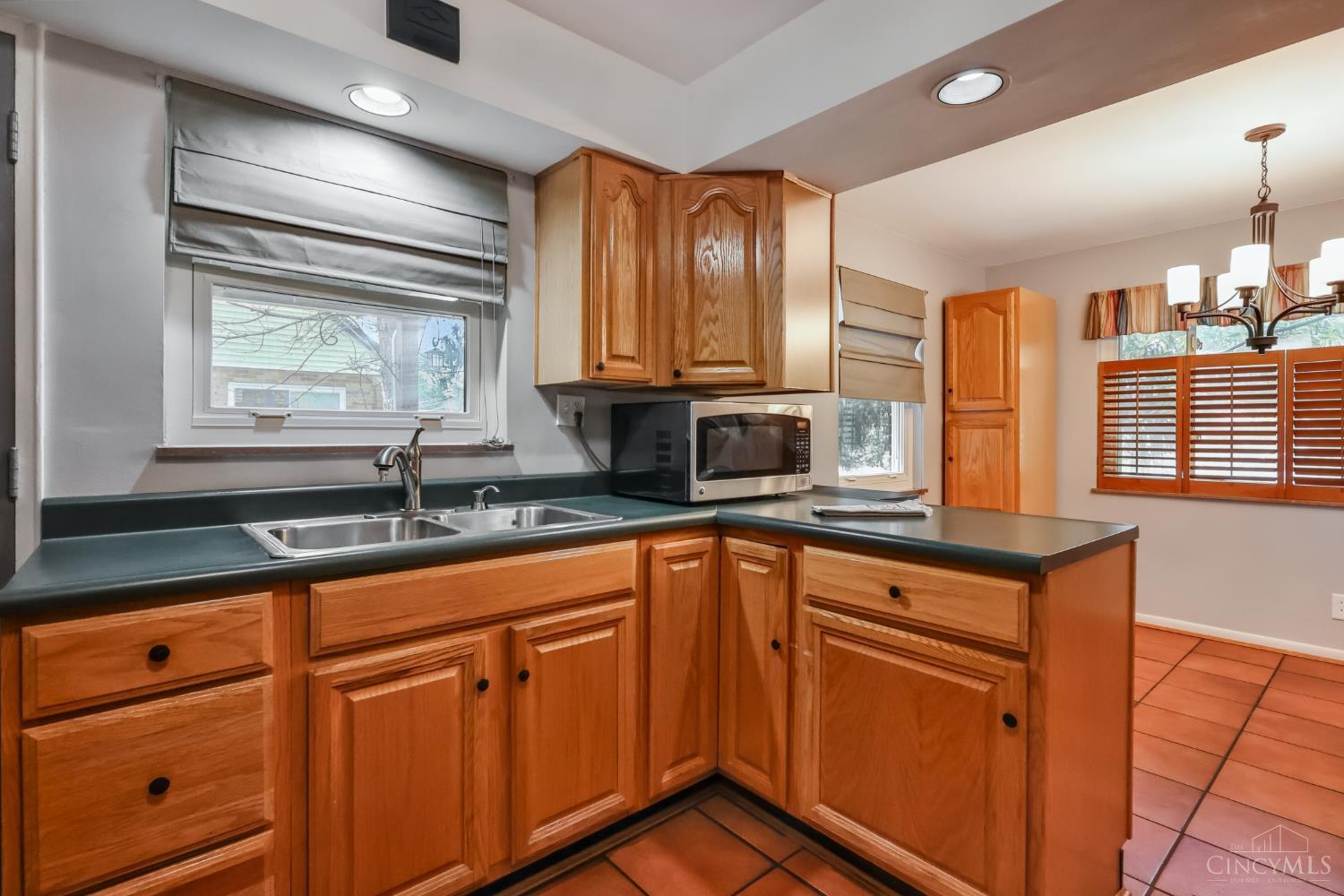 1559 Springdale Road Cincinnati, OH 45231 - Photo 8 of 49 Gallery Image 8