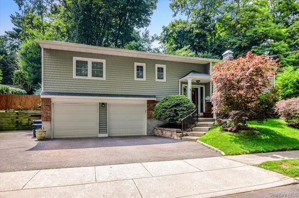 $5,700 | 5 Avdon Lane, Huntington, NY 11743