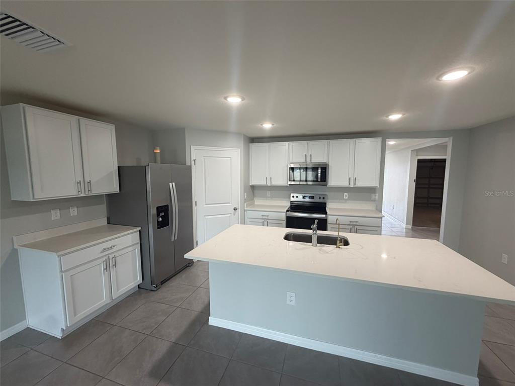 4703 Southwest 85th Place Ocala, FL 34476 - Photo 3 of 29
