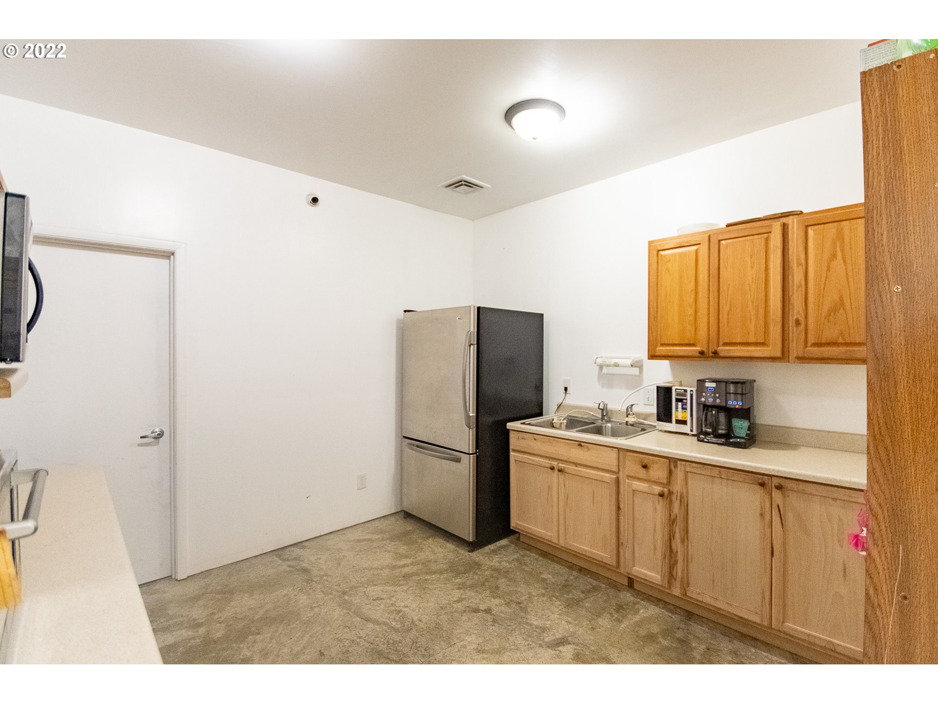 350 Bunker Hill Road Longview, WA 98632 - Photo 11 of 28 a kitchen with a refrigerator and a sink
