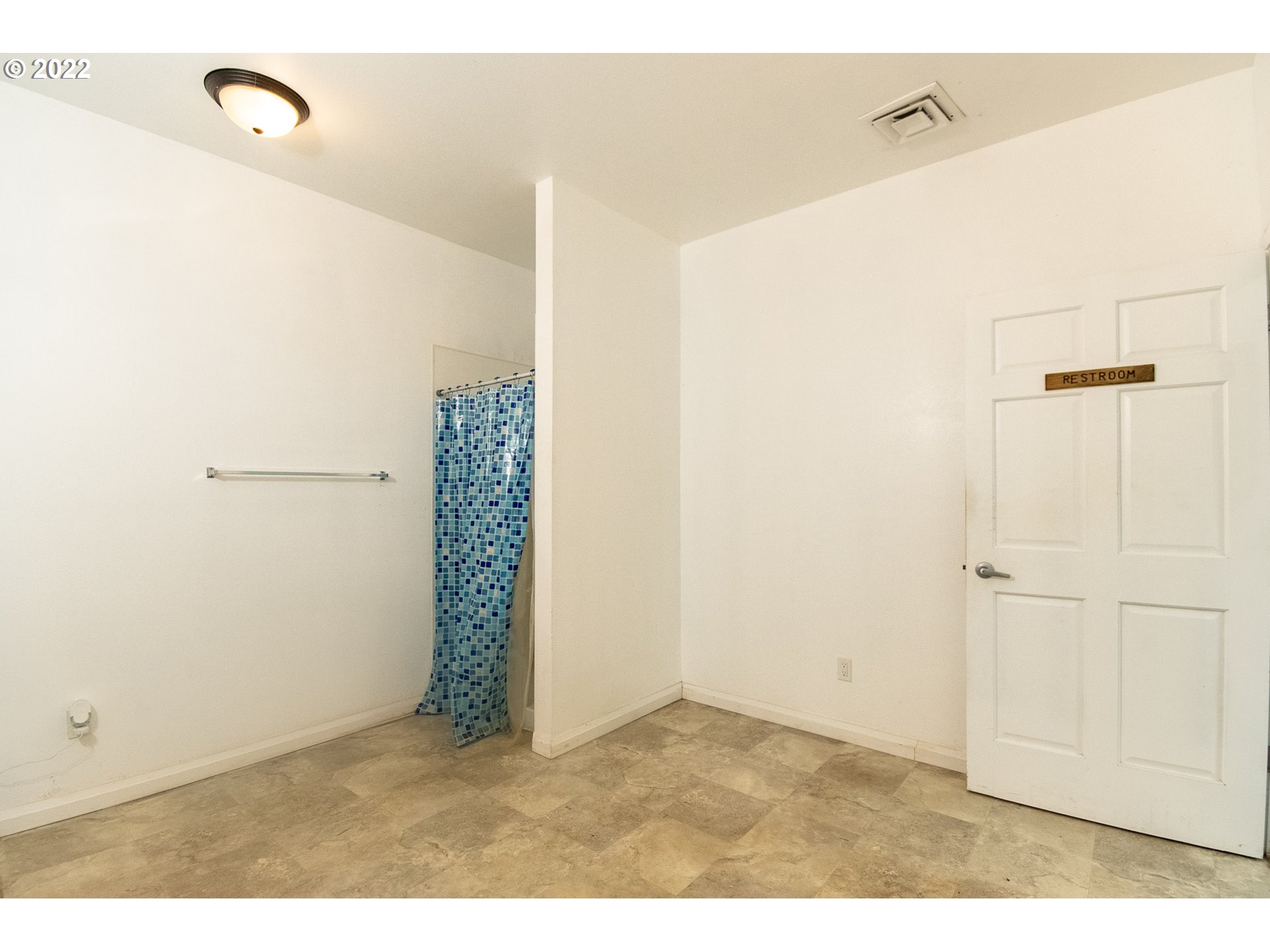 350 Bunker Hill Road Longview, WA 98632 - Photo 14 of 28 a view of empty room